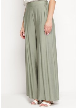 Zielone Szerokie Spodnie z Elastyczną Gumką w Pasie i Kieszeniami Atealis ze sklepu Born2be Odzież w kategorii Spodnie damskie - zdjęcie 169815212