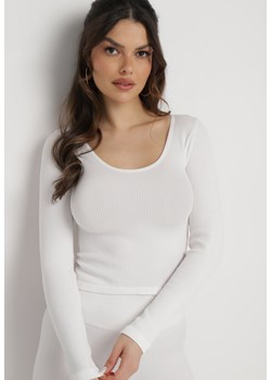 Biała Prążkowana Bluzka o Skróconym Dopasowanym Fasonie Caladiva ze sklepu Born2be Odzież w kategorii Bluzki damskie - zdjęcie 169815273