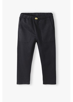 Czarne proste spodnie dresowe dla dziecka ze sklepu 5.10.15 w kategorii Spodnie chłopięce - zdjęcie 169816091