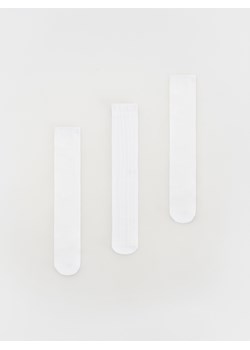Reserved - Długie skarpetki 3 pack - biały ze sklepu Reserved w kategorii Skarpetki dziecięce - zdjęcie 169816944