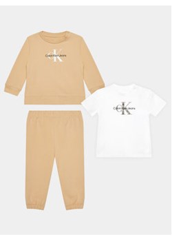 Calvin Klein Jeans Komplet t-shirt, bluza i spodnie Monogram Starter IN0IN00011 Beżowy Regular Fit ze sklepu MODIVO w kategorii Komplety niemowlęce - zdjęcie 169832973