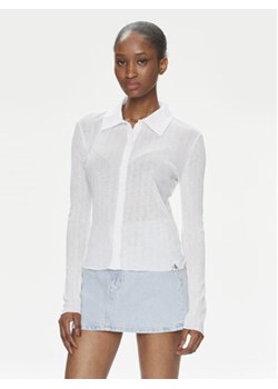 Calvin Klein Jeans Bluzka J20J223095 Biały Slim Fit ze sklepu MODIVO w kategorii Koszule damskie - zdjęcie 169832992