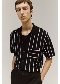 H & M - Koszula z dzianiny strukturalnej Regular Fit - Czarny ze sklepu H&M w kategorii Koszule męskie - zdjęcie 169834010