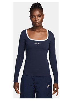 Damska koszulka z długim rękawem i dekoltem karo Nike Sportswear - Niebieski ze sklepu Nike poland w kategorii Bluzki damskie - zdjęcie 169839354