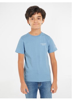 Calvin Klein Jeans T-Shirt Stack Logo IB0IB01319 D Niebieski Regular Fit ze sklepu MODIVO w kategorii T-shirty chłopięce - zdjęcie 169842740