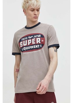 Superdry t-shirt bawełniany męski kolor beżowy z nadrukiem ze sklepu ANSWEAR.com w kategorii T-shirty męskie - zdjęcie 169844694