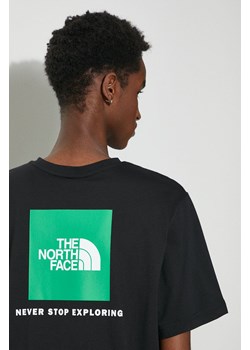 The North Face t-shirt bawełniany M S/S Redbox Tee męski kolor czarny z nadrukiem NF0A87NPYQI1 ze sklepu PRM w kategorii T-shirty męskie - zdjęcie 169850640