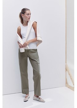 H & M - MAMA Spodnie cargo z diagonalu - Zielony ze sklepu H&M w kategorii Spodnie ciążowe - zdjęcie 169853193