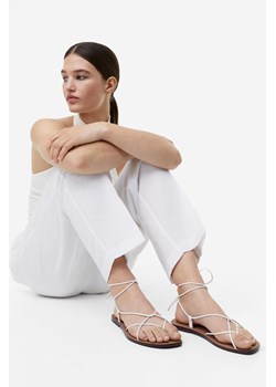 H & M - Skórzane sandały - Biały ze sklepu H&M w kategorii Sandały damskie - zdjęcie 169853322
