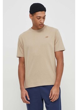 New Balance t-shirt bawełniany męski kolor beżowy z aplikacją ze sklepu PRM w kategorii T-shirty męskie - zdjęcie 169854162
