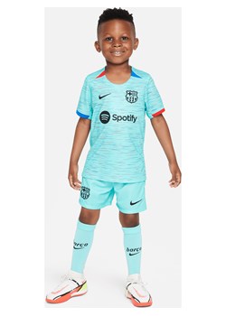 Trzyczęściowy strój dla małych dzieci Nike Dri-FIT FC Barcelona 2023/24 (wersja trzecia) - Niebieski ze sklepu Nike poland w kategorii Komplety chłopięce - zdjęcie 169854291