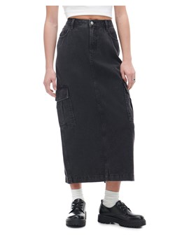 Cropp - Czarna jeansowa spódnica cargo - czarny ze sklepu Cropp w kategorii Spódnice - zdjęcie 169854924