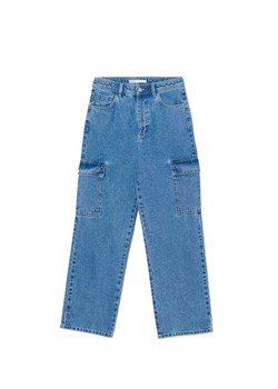 Cropp - Niebieskie jeansy cargo PETITE - niebieski ze sklepu Cropp w kategorii Jeansy damskie - zdjęcie 169856923