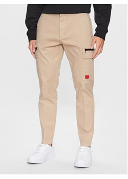 Hugo Spodnie materiałowe 50484022 Beżowy Slim Fit ze sklepu MODIVO w kategorii Spodnie męskie - zdjęcie 169870681