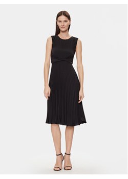 Nissa Sukienka koktajlowa RZ14841 Czarny Regular Fit ze sklepu MODIVO w kategorii Sukienki - zdjęcie 169870760