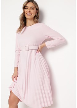 Różowa Sukienka Midi z Plisowaną Spódnicą i Paskiem Ondinetta ze sklepu Born2be Odzież w kategorii Sukienki - zdjęcie 169879481