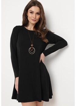 Czarna Sukienka Mini Trapezowa Dodatkowo Naszyjnik z Metalowymi Zawieszkami Alercha ze sklepu Born2be Odzież w kategorii Sukienki - zdjęcie 169879521