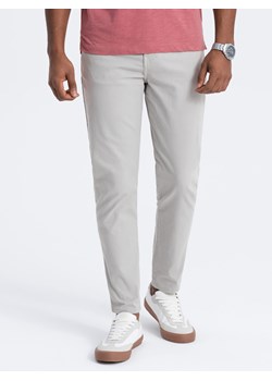 Spodnie męskie chino o dopasowanym kroju - szare V2 OM-PACP-0151 ze sklepu ombre w kategorii Spodnie męskie - zdjęcie 169883161