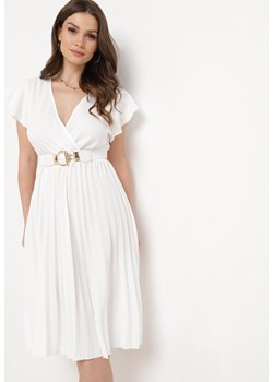 Biała Rozkloszowana Sukienka Midi z Kopertową Górą i Plisowanym Dołem Alissu ze sklepu Born2be Odzież w kategorii Sukienki - zdjęcie 169892880