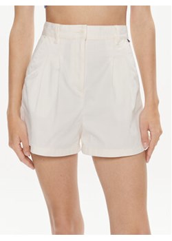 Tommy Jeans Szorty materiałowe Claire DW0DW17775 Biały Regular Fit ze sklepu MODIVO w kategorii Szorty - zdjęcie 169895982