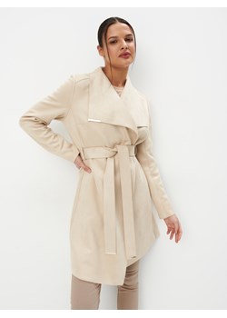 Mohito - Beżowy płaszcz z wiązaniem - beżowy ze sklepu Mohito w kategorii Płaszcze damskie - zdjęcie 169913053