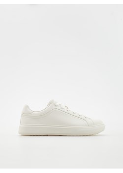 Reserved - Sneakersy z imitacji skóry - biały ze sklepu Reserved w kategorii Trampki męskie - zdjęcie 169935293