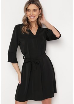 Czarna Sukienka Mini z Paskiem w Talii i Plisowanymi Rękawami Urssalia ze sklepu Born2be Odzież w kategorii Sukienki - zdjęcie 169936031