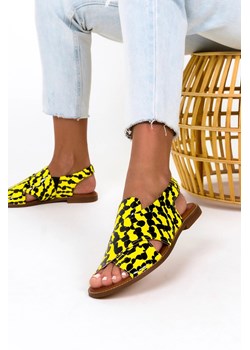 Żółte sandały płaskie lakierowane z paskami na krzyż polska skóra Casu 3012-0 ze sklepu Casu.pl w kategorii Sandały damskie - zdjęcie 169939343