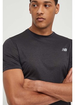 New Balance t-shirt treningowy Athletics kolor czarny gładki ze sklepu ANSWEAR.com w kategorii T-shirty męskie - zdjęcie 169967684