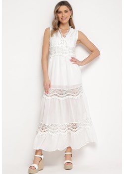 Biała Rozkloszowana Sukienka z Ażurowymi Zdobieniami Maxi Savanlia ze sklepu Born2be Odzież w kategorii Sukienki - zdjęcie 169971934