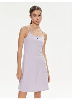 Tommy Jeans Sukienka letnia Essential DW0DW17988 Fioletowy Slim Fit ze sklepu MODIVO w kategorii Sukienki - zdjęcie 169974141