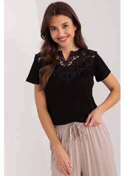 Czarna bawełniana bluzka damska z koronką i krótkim rękawem ze sklepu 5.10.15 w kategorii Bluzki damskie - zdjęcie 169994243