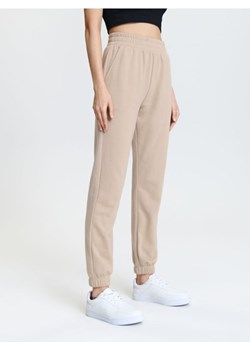 Sinsay - Spodnie dresowe - beżowy ze sklepu Sinsay w kategorii Spodnie damskie - zdjęcie 169999191