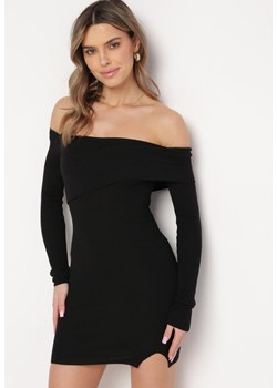 Czarna Dopasowana Sukienka z Asymetrycznym Dekoltem Carmen z Wiskozy Aroslina ze sklepu Born2be Odzież w kategorii Sukienki - zdjęcie 170004821