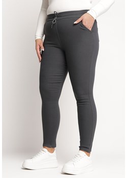 Ciemnoszare Klasyczne Spodnie z Prostymi Nogawkami i Gumką w Pasie Ovalina ze sklepu Born2be Odzież w kategorii Spodnie damskie - zdjęcie 170005183
