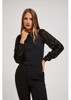 Bluzka z ozdobnymi rękawami czarna ze sklepu Moodo.pl w kategorii Bluzki damskie - zdjęcie 170015811