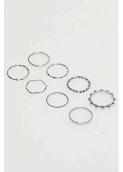 Zestaw delikatnych pierścionków w kolorze srebrnym ze sklepu Moodo.pl w kategorii Bransolety - zdjęcie 170023990