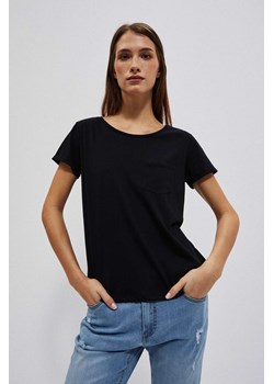 Bawełniany t-shirt z kieszkonką i krótkimi rękawami czarny ze sklepu Moodo.pl w kategorii Bluzki damskie - zdjęcie 170024433