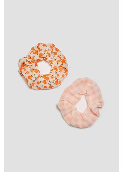 Zestaw dwóch gumek do włosów pudrowo-różowy ze sklepu Moodo.pl w kategorii Gumki do włosów - zdjęcie 170026851