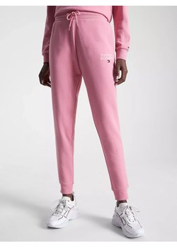 Spodnie dresowe damskie Tommy Hilfiger różowe UW0UW04522 ze sklepu piubiu_pl w kategorii Spodnie damskie - zdjęcie 170032373