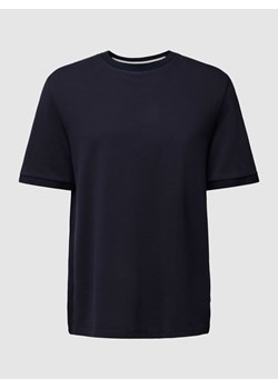 T-shirt z prążkowanym okrągłym dekoltem ze sklepu Peek&Cloppenburg  w kategorii T-shirty męskie - zdjęcie 170037812