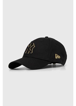 New Era czapka z daszkiem bawełniana kolor czarny z aplikacją NEW YORK YANKEES ze sklepu PRM w kategorii Czapki z daszkiem damskie - zdjęcie 170039413