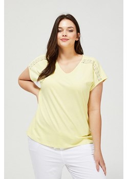 Żółty T-shirt damski na krótki rękaw z ażurowym zdobieniem ze sklepu 5.10.15 w kategorii Bluzki damskie - zdjęcie 170043460