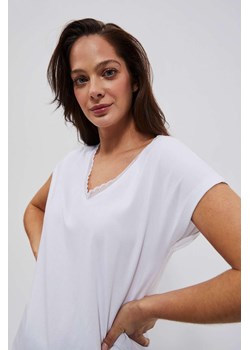 T-shirt damski z koronkowym dekoltem w serek biały ze sklepu 5.10.15 w kategorii Bluzki damskie - zdjęcie 170043544
