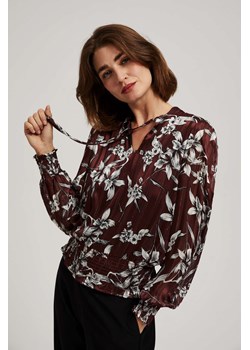 Koszula z kwiatowym wzorem kasztanowa ze sklepu Moodo.pl w kategorii Bluzki damskie - zdjęcie 170047991