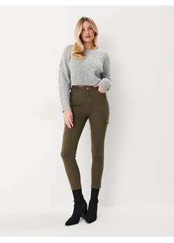 Mohito - Zielone spodnie skinny cargo - khaki ze sklepu Mohito w kategorii Spodnie damskie - zdjęcie 170051890
