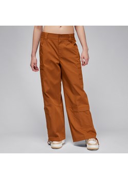 Damskie grube spodnie Chicago Jordan - Brązowy ze sklepu Nike poland w kategorii Spodnie damskie - zdjęcie 170057483
