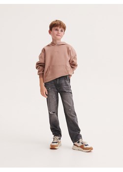 Reserved - Jeansy regular z przetarciami - szary ze sklepu Reserved w kategorii Spodnie chłopięce - zdjęcie 170058363