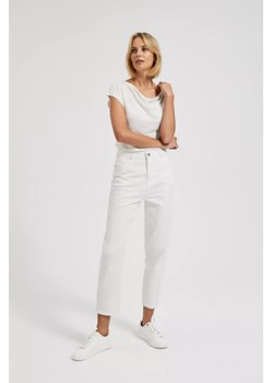 Jeansy w prostymi nogawkami białe ze sklepu Moodo.pl w kategorii Jeansy damskie - zdjęcie 170058570