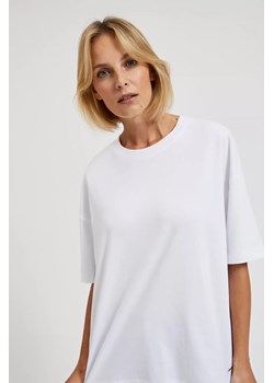Bluzka oversize z okrągłym dekoltem biała ze sklepu Moodo.pl w kategorii Bluzki damskie - zdjęcie 170058591